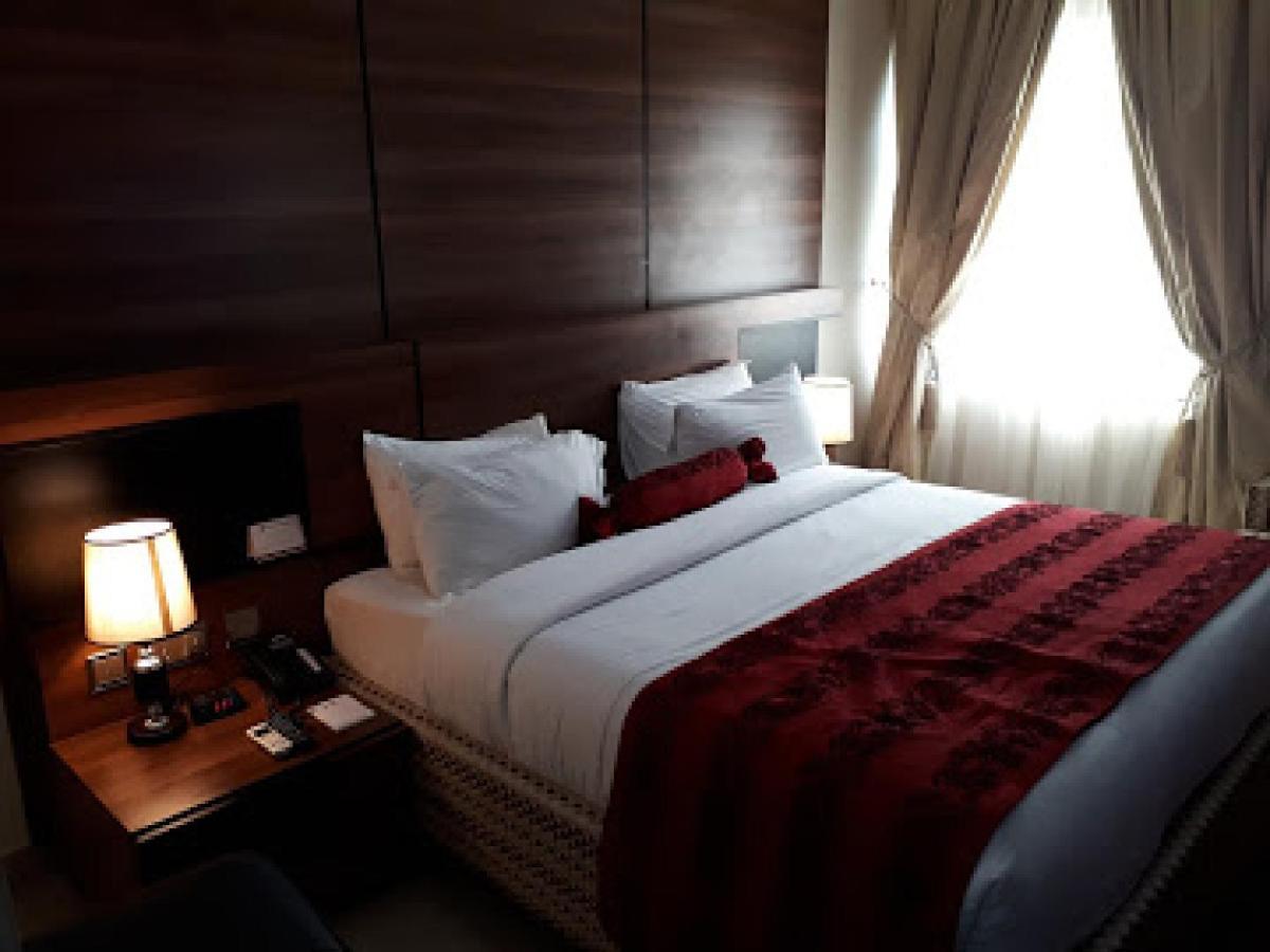 Room In Lodge - Best Western Plus-إبادان المظهر الخارجي الصورة